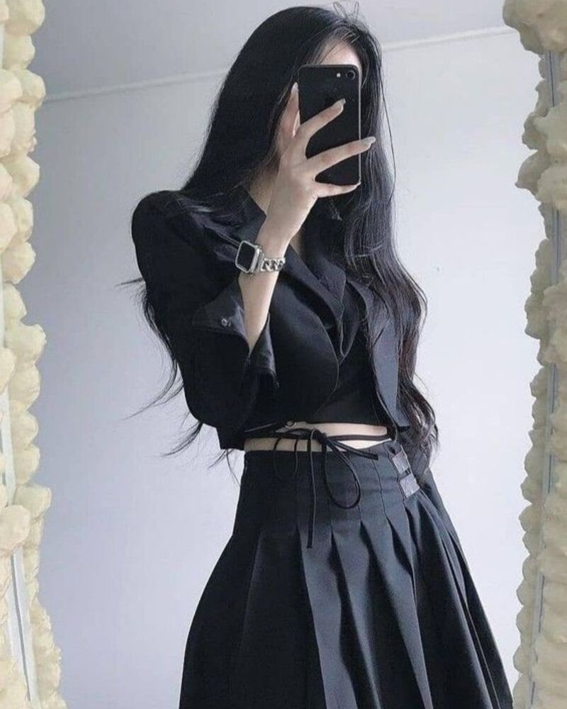 Ảnh Gái Xinh Che Mặt Bằng Điện Thoại trước gương