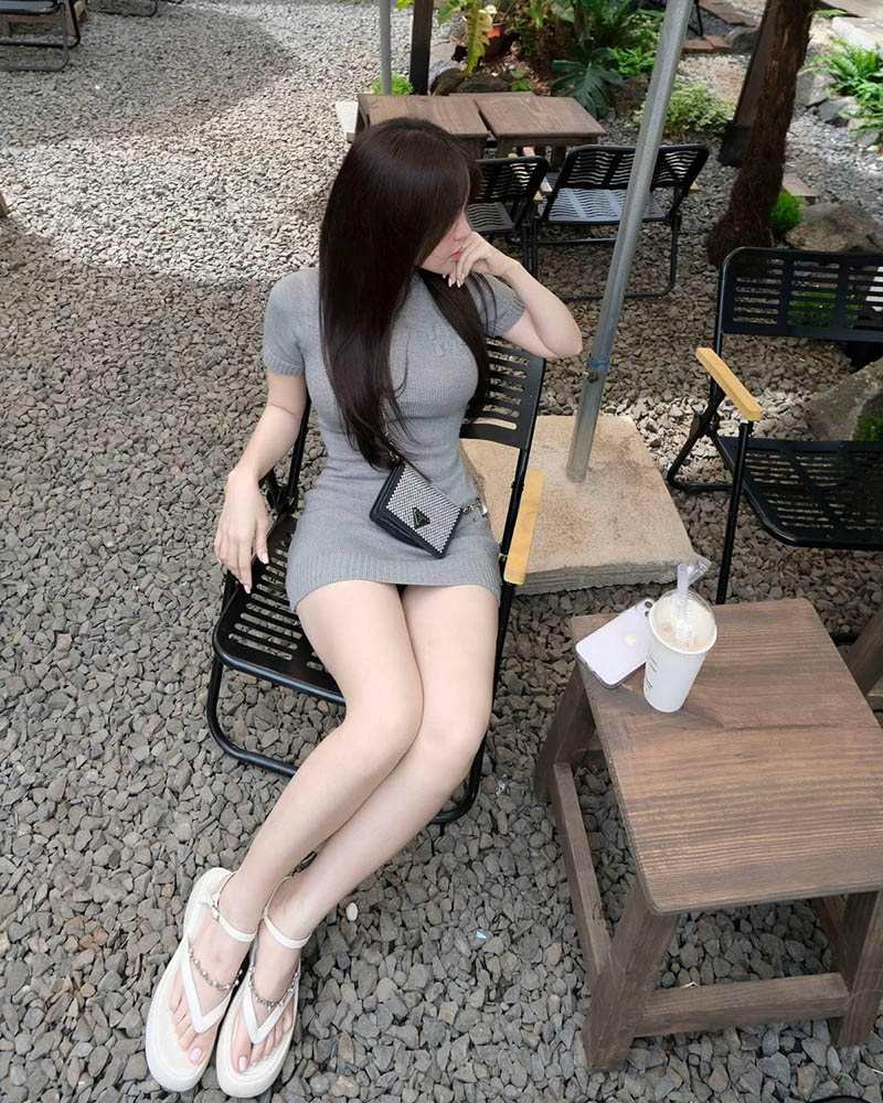 Ảnh gái xinh mặc váy ngắn