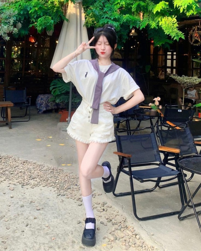 Hình gái đẹp 2k8 tạo dáng cute