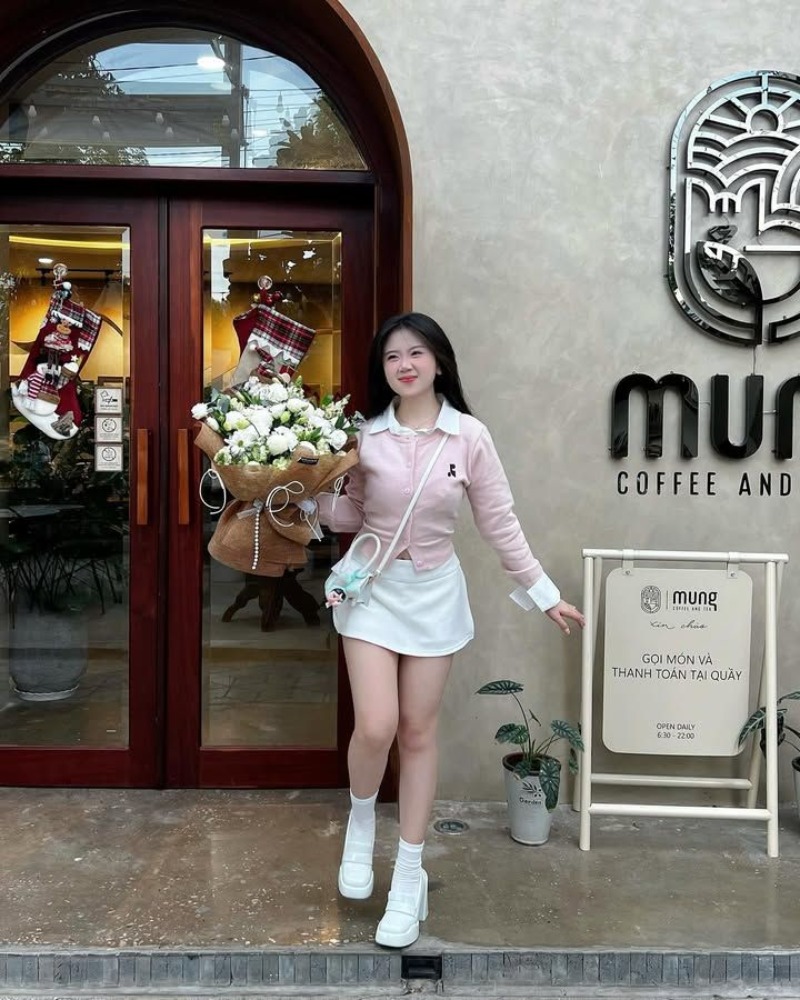 Hình gái đẹp 2k9 ôm hoa dễ thương