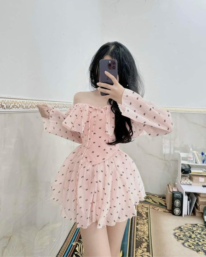 Ảnh gái đẹp che mặt bằng điện thoại